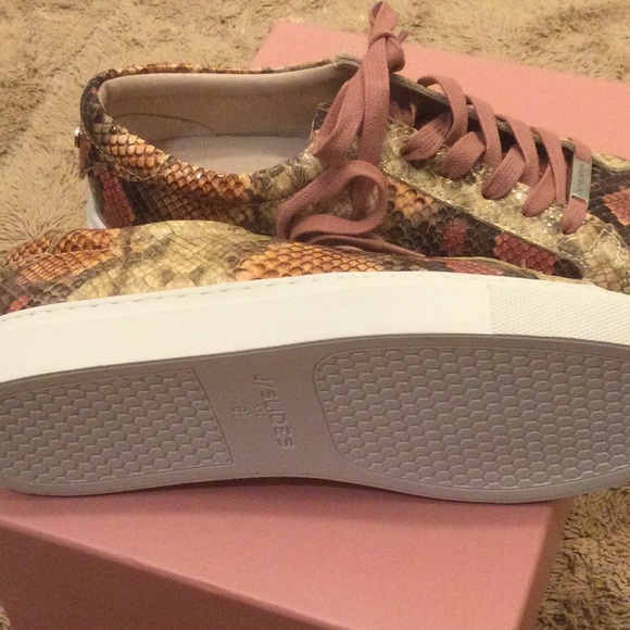 ❤️PRETTY❤️LACEE SNEAKERS - Picture 6 of 10